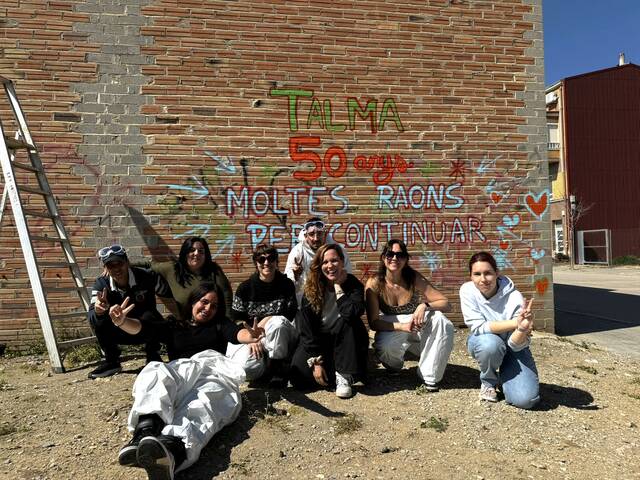 Lily Brick inicia el mural dels 50 anys de Talma