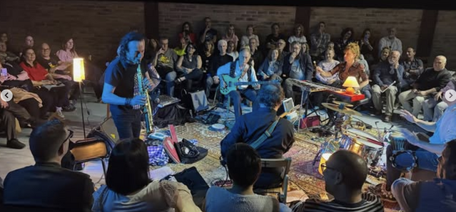 L'Electrica Dharma actua en petit format a Arbeca