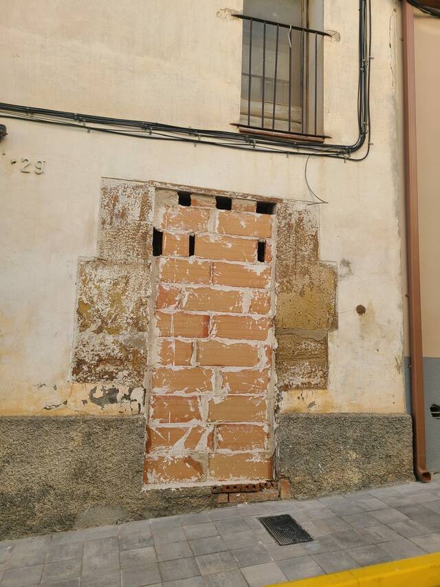 Les Borges tapia pisos buits per evitar noves okupacions
