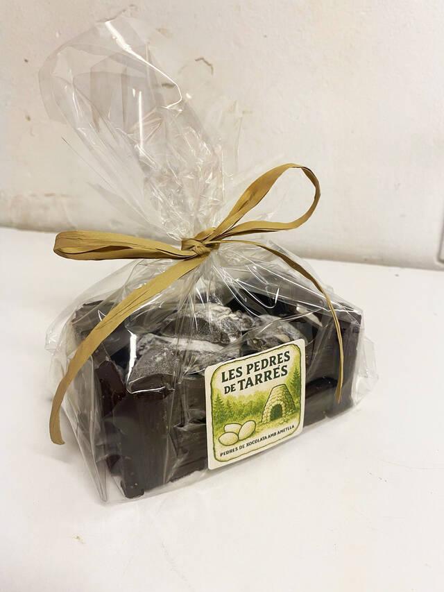 Les pedres de Tarrés, nou souvenir gastronòmic, homenatge als treballadors dels forns de calç i als pagesos