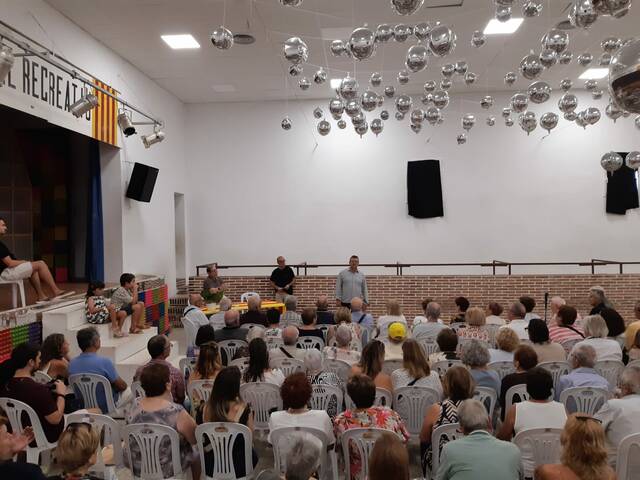 Més d'un centenar de persones recorden la construcció del Casal de Puiggròs