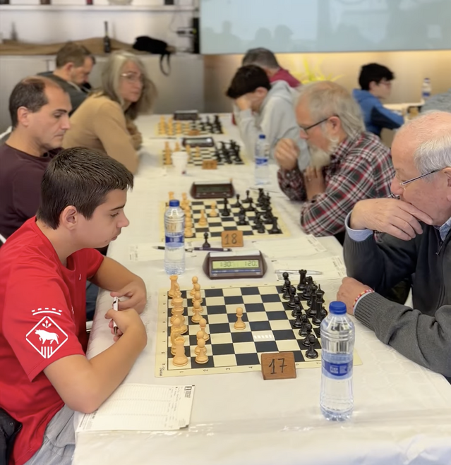 Mig centenar de jugadors a l'obert d'escacs de Nadal