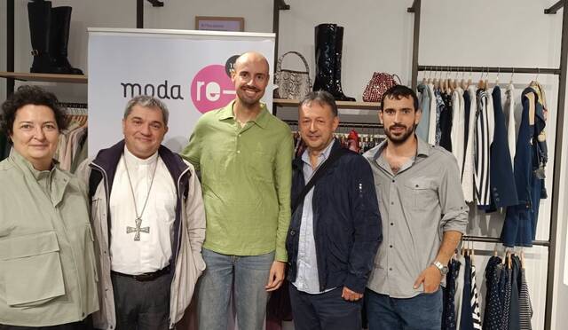 Obren a Lleida una botiga amb la Roba Amiga de les Garrigues