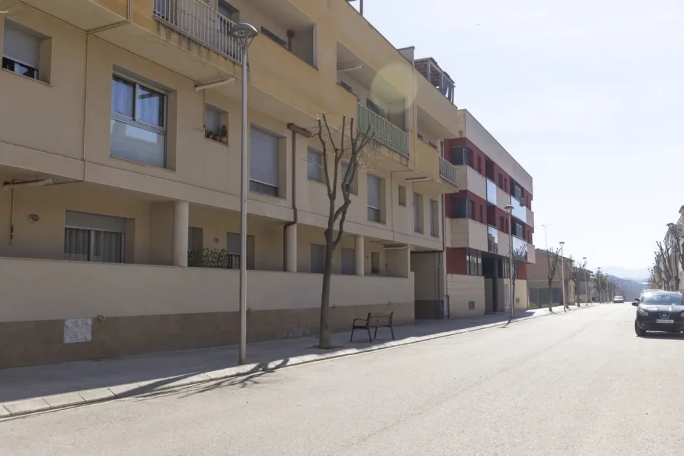 Queixes per sorolls i incivisme d’okupes en dos pisos d’un bloc a Juneda