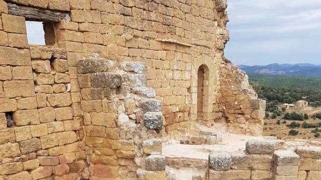 Reforcen la teulada del castell de La Floresta
