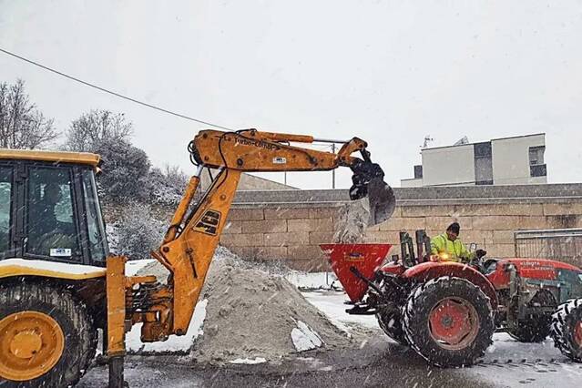 Repartiment de potassa per evitar plaques de gel a Vinaixa