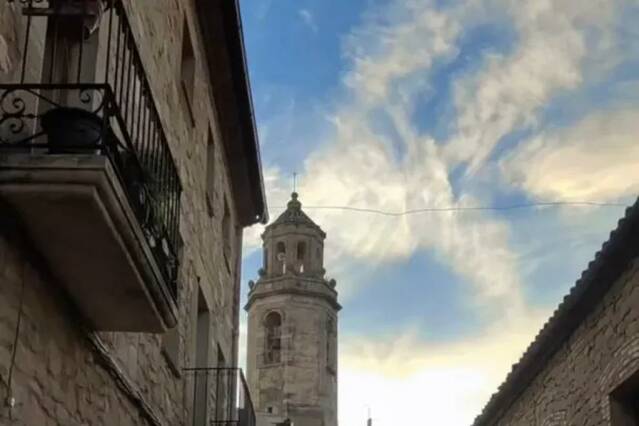 Tanquen l'església de Tarrés pel mal estat de la teulada