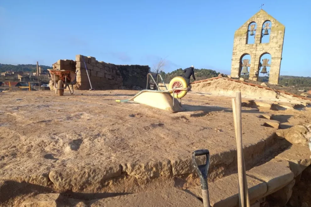 Troben restes d’un terrat militar a l’església romànica de Vinaixa