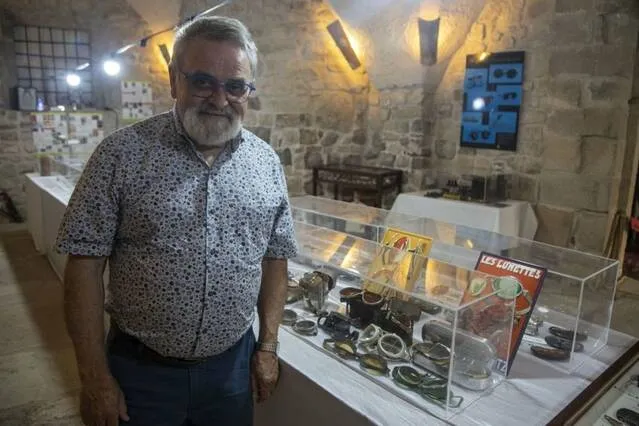 Un arbequí obre una mostra d'ulleres a Rocafort