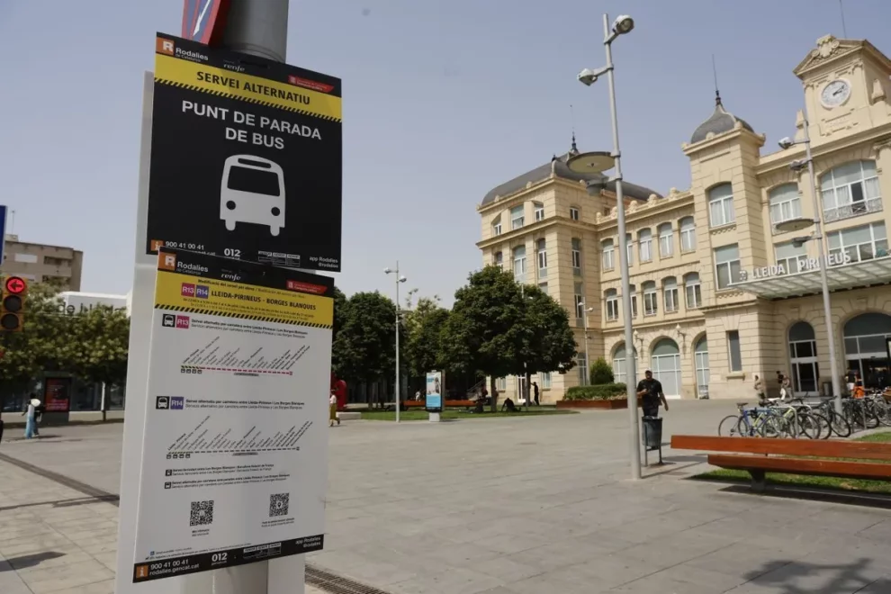 Un nou robatori de coure a la línia de la costa paralitza tot el dia el trànsit de trens