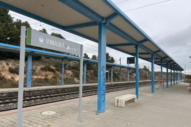 Un robatori de cable talla dos hores la línia de tren de Lleida a la costa