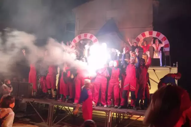 Vint anys de foc i percussió