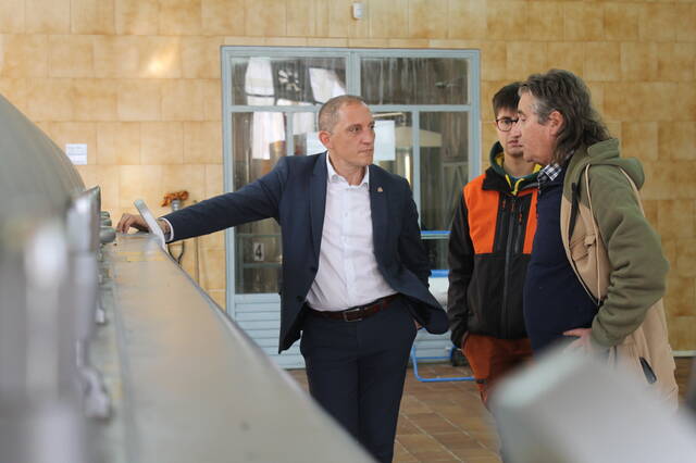 Visita del subdelegat del Govern als productors d'oli de Cervià i l'Albi