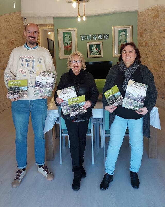 Visita institucional a una casa rural de Castelldans