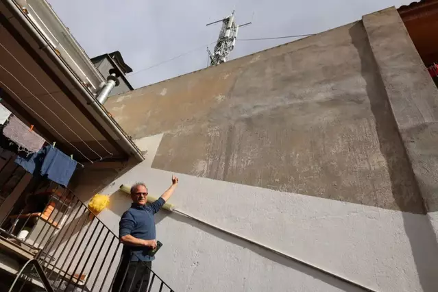 Denuncien sorolls i vibracions d’un generador en una antena de telefonia