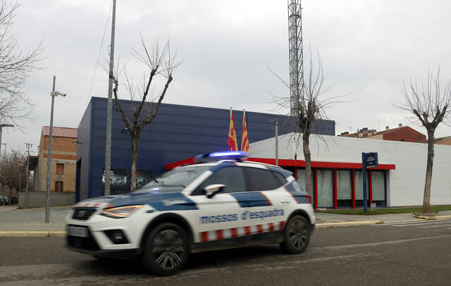 Detenen a Mollerussa dos lladres que van entrar en una casa de matinada mentre el propietari dormia