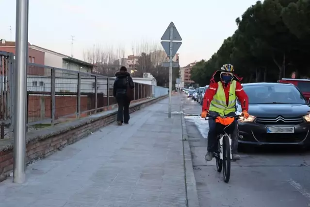 El carril bici de l’avinguda del Canal de Mollerussa, tres mesos d’obres