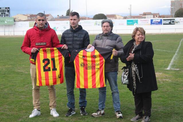 El CF Bellvís presenta la nova segona equipació amb el suport d’ACUDAM