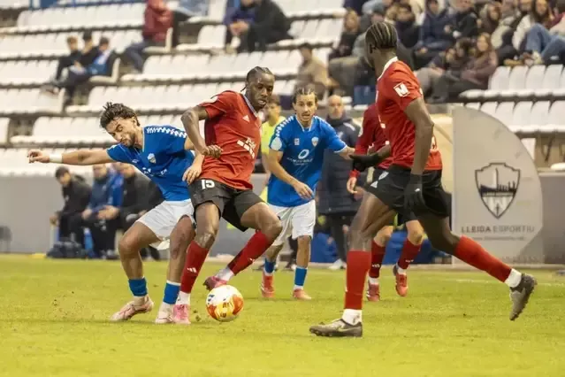 El Mollerussa perd el derbi i és cuer (2-0)
