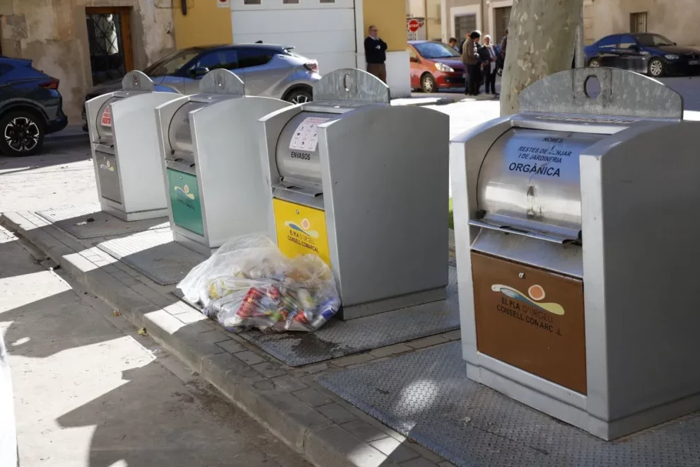El Palau deixa els contenidors amb targeta al no assolir els objectius