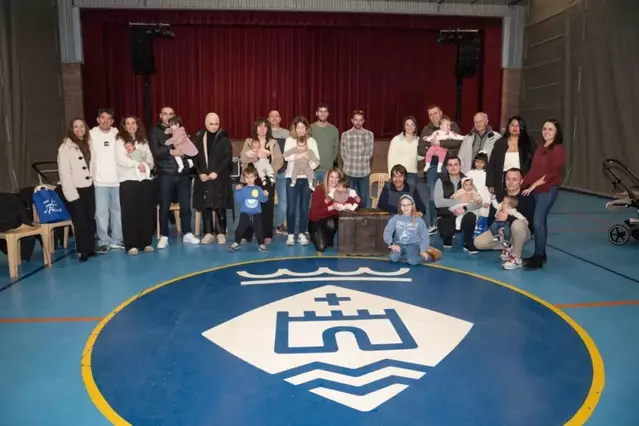 El Palau dona la benvinguda a la ‘quinta del 2025’, que té 8 nadons