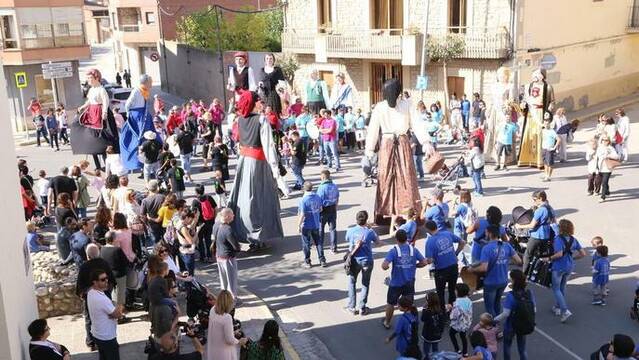 Els Gegants de Linyola estrenen un carro per transportar-los