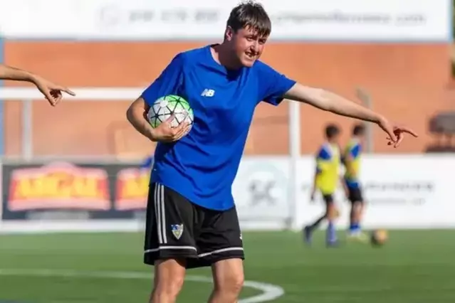 Entrenador sense barreres: Marc Andorrà, 23 anys, és un jove que treballa amb el CFJ Mollerussa fruit d'un conveni amb Acudam