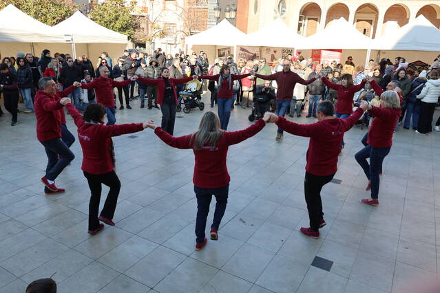 Esmorzar popular i ball de bastons a Mollerussa per La Marató