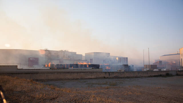 Incendis en una empresa de paper a Mollerussa