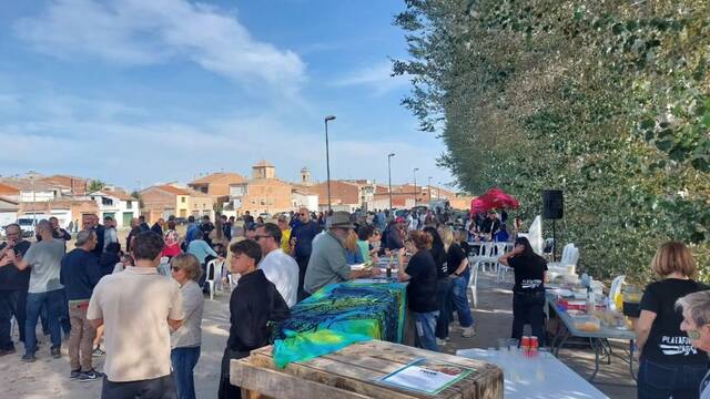 La poma connecta art, gastronomia o música a Barbens
