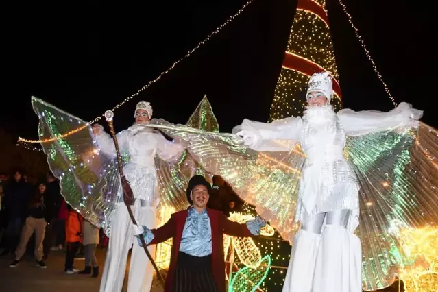 L’encesa de l’arbre dona inici a la programació de Nadal