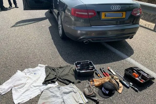 Lladres se salten tres controls policials i envesteixen una patrulla a Ivars d'Urgell