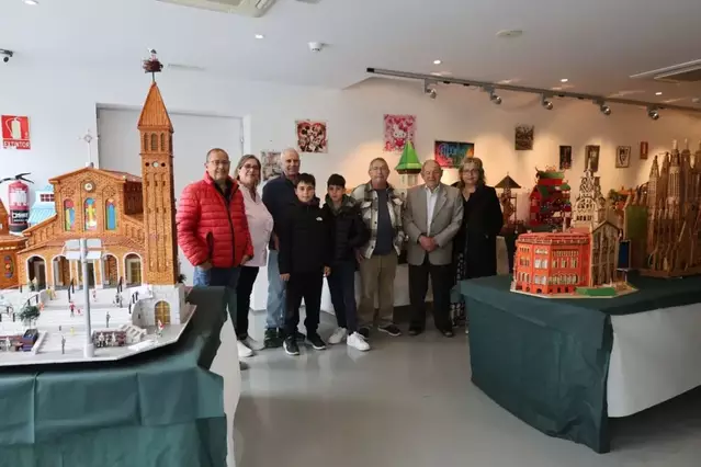 Maquetes, paciència i art al Museu de Vestits de Paper de Mollerussa