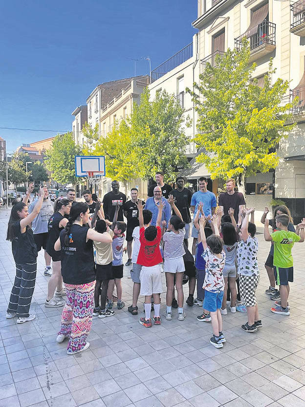 Mollerussa ensenya bàsquet a l’aire lliure