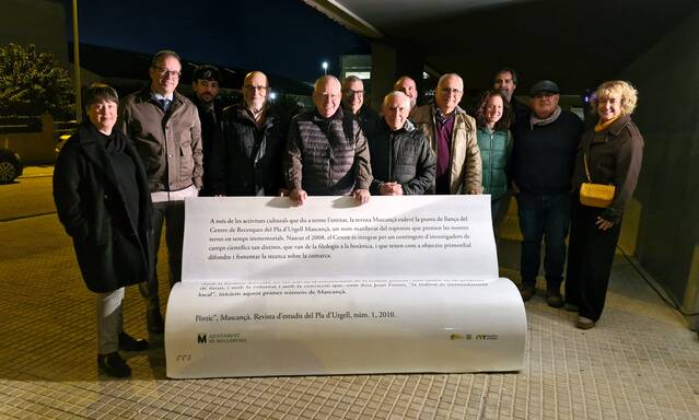 Mollerussa instal·la el primer banc en forma de llibre a Catalunya amb la portada de l’última revista de Mascançà