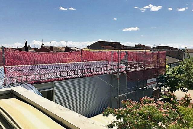 Obres per frenar goteres i evitar la calor a la biblioteca de Bell-lloc