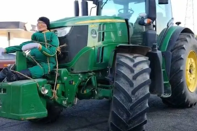 Pagesos tallen a l'A-2 al Pla d'Urgell contra el tractat de Mercosur