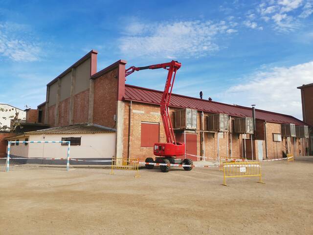 Panells solars per a l’autoconsum elèctric al pavelló de Vilanova