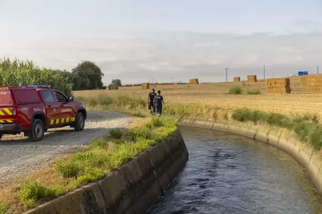 Presó després de trobar un mort al seu cotxe al canal a Golmés: els Mossos van trobar el cadàver al seient del passatger davanter del vehicle
