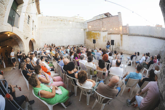 Prop de dues-centes persones vibren amb la cloenda del Minúscul 2025