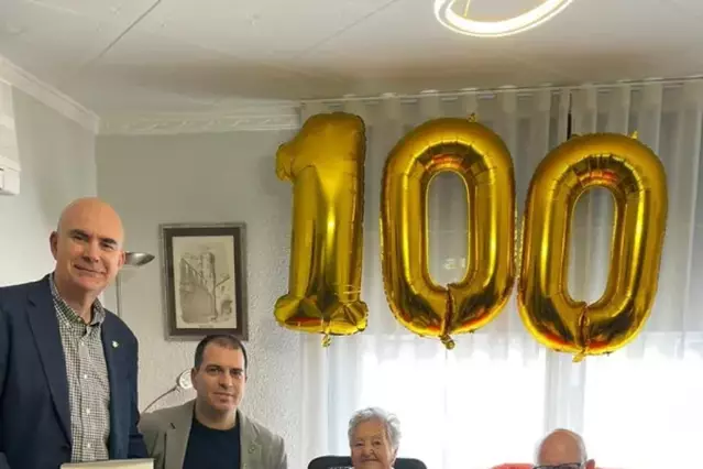 Reten homenatge a la centenària Maria Teresa Granados