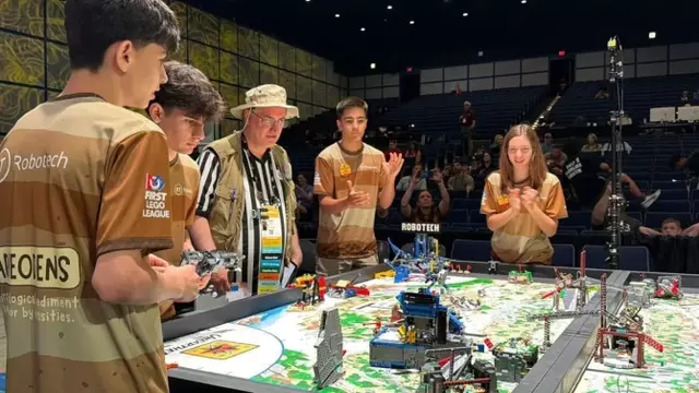 Robotech toca el cel a Houston