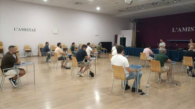 Tretze aspirants participen en les proves psicotècniques per optar a tres places d'agent de la Policia Local