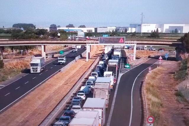 Un accident múltiple talla un carril de l'A-2 a Golmés durant més de dos hores