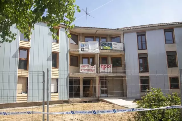 Agramunt cedeix part de la caserna a Alba per a habitatge