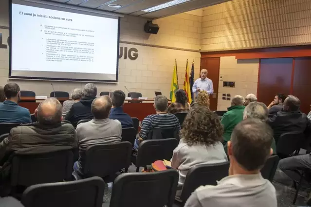 Bellpuig debat la falta de relleu al camp