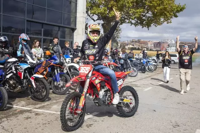 Bellpuig dedica una rua al seu campió Adrià Monné