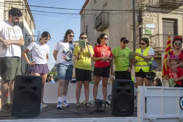 Clamen per la pau sobre dos rodes: Més de 250 ciclistes participen en la 42a Marxa Ecològica i per la Pau