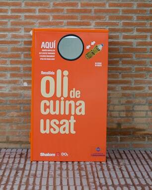 Contenidors nous d’oli i tèxtil a l'Urgell