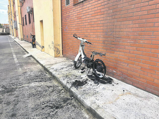 Cremen una moto a Agramunt